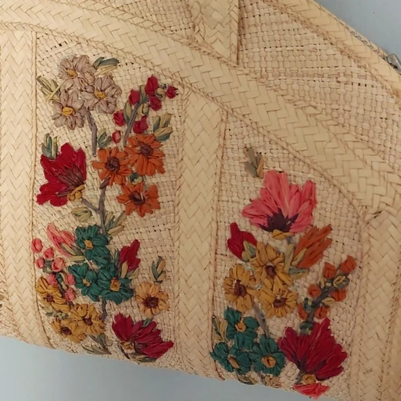 Vintage straw handbag with embroidered straw flowers - Picture 3 of 8